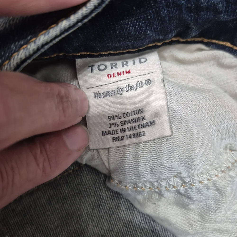Torrid Women's Blue Distressed Jeans - Picture 4 of 8